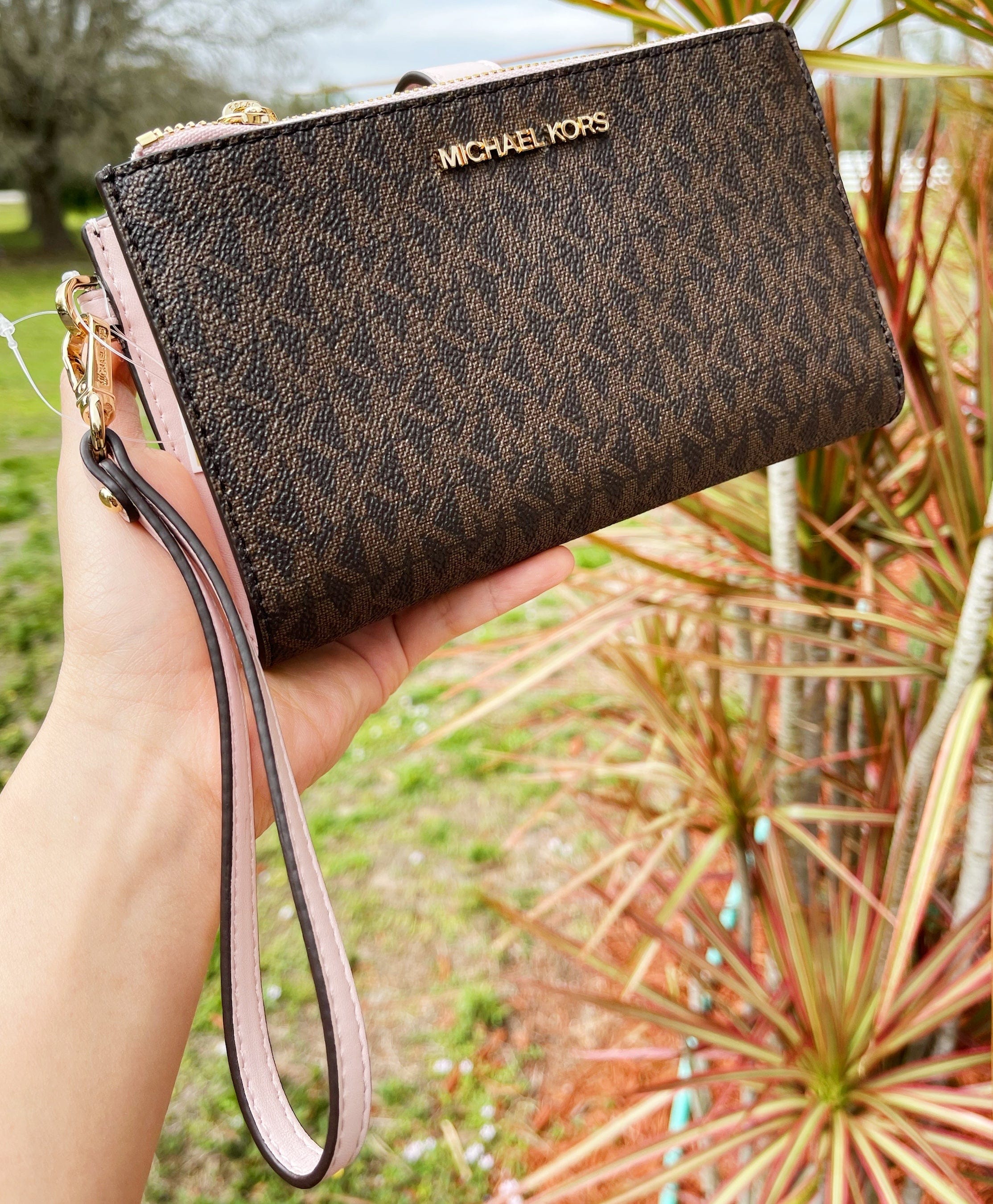 Michael kors jetset wristlet Clearance